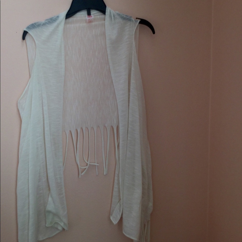cover up with fringe ends in •white or black
